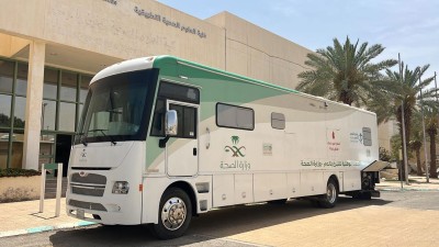 حملة التبرع بالدم أمام كلية العلوم الصحية التطبيقية بالرس. (المركز الإعلامي للكلية)