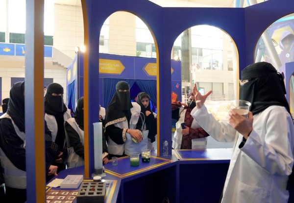 واحة الملك سلمان للعلوم تستقبل طلبة مدارس قدموا لزيارة مهرجان العلوم والتقنية 2024. (المركز الإعلامي لواحة الملك سلمان للعلوم)