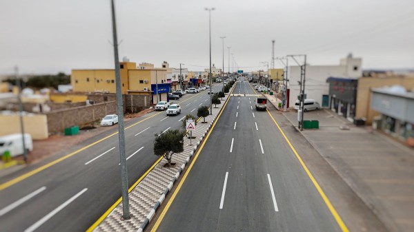 طريق رئيس في محافظة الشنان. (المركز الإعلامي لبلدية محافظة الشنان)