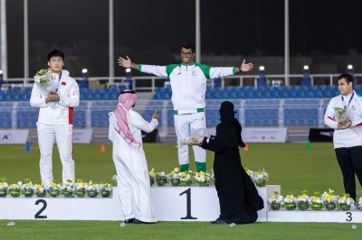 البطل محمد الزاير يتوج بأول ذهبية سعودية في آسيوية قوى القطيف 2025. (المركز الإعلامي للاتحاد العربي السعودي لألعاب القوى)
