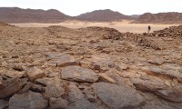من المنشآت الحجرية المكتشفة في جبل الظليات بمنطقة الجوف. (المركز الإعلامي لهيئة التراث)