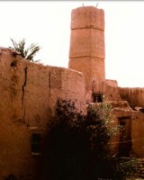 مسجد الحسيني التاريخي في شقراء من الخارج. (المركز الإعلامي لدارة الملك عبدالعزيز)