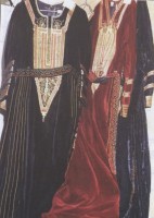 ثياب نسائية عسيرية مطرزة بخيوط من الحرير. (دارة الملك عبدالعزيز)
