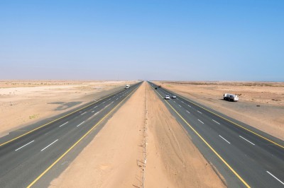 أحد الطرق البرية في منطقة مكة المكرمة. (سعوديبيديا)