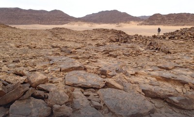 من المنشآت الحجرية المكتشفة في جبل الظليات بمنطقة الجوف. (المركز الإعلامي لهيئة التراث)
