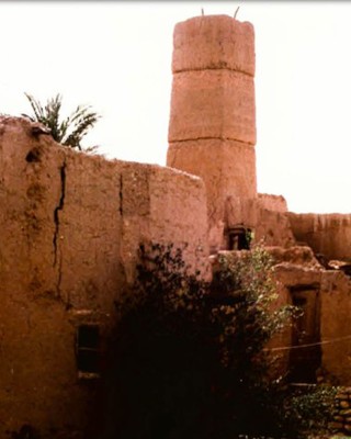 مسجد الحسيني التاريخي في شقراء من الخارج. (المركز الإعلامي لدارة الملك عبدالعزيز)