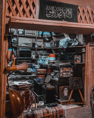 أجهزة إلكترونية قديمة في متحف رضوى. (المركز الإعلامي لمتحف رضوى)