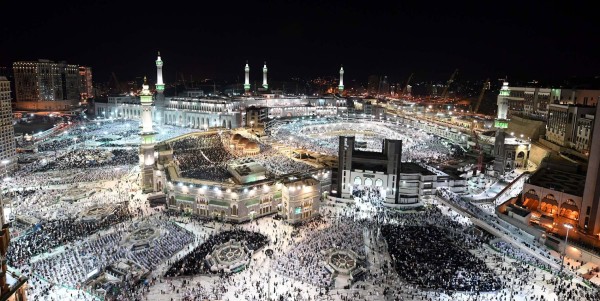 المسجد الحرام ليلا. (واس)
