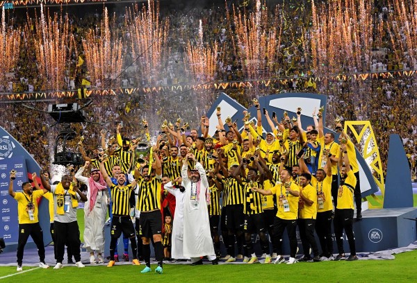 تتويج فريق الاتحاد بطلاً لدوري روشن السعودي للمحترفين 2022 - 2023م. (واس)