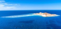 جزيرة لبنة على ساحل البحر الأحمر، في جهة الجنوب الغربي من محافظة أملج. (المركز الإعلامي لهيئة المساحة الجيولوجية السعودية)