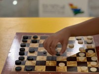 لعبة الداما من الألعاب الشعبية في السعودية. (المركز الإعلامي للجنة السعودية للألعاب الشعبية)