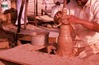 صناعة الفخار من المهن التاريخية في السعودية. (دارة الملك عبدالعزيز)