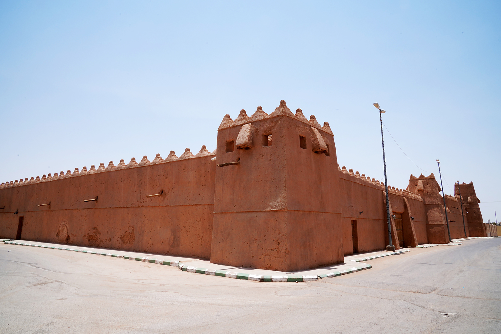 السور الخارجي لقصر الملك عبدالعزيز في محافظة وادي الدواسر