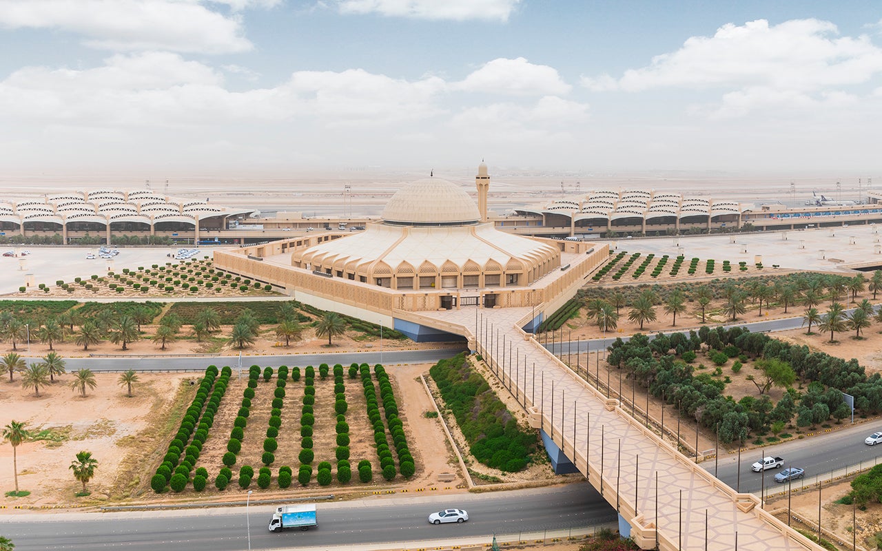 اعتداءات استهدفت مطاري أبها والملك خالد الدوليين بالسعودية